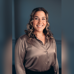 Jess_Moskal_Social_Media_Manager_with_bgc